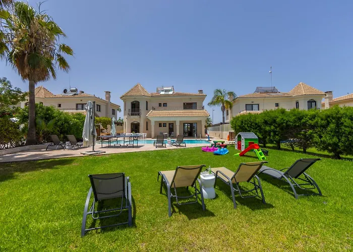 Sunnyvillas: 4br Seafront Villa*private Pool*bw44 Protaras